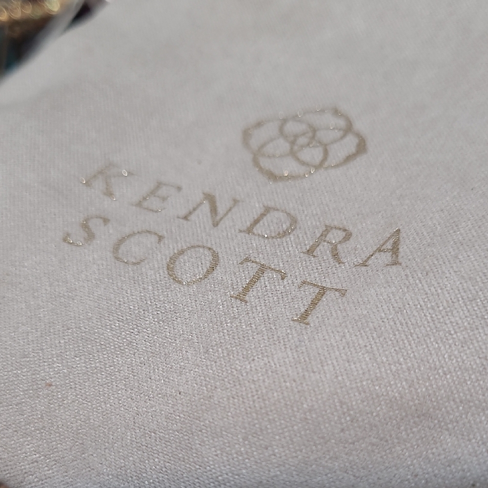 Kendra Scott Larsen Necklace With 1" Extender - Picture 2 of 8